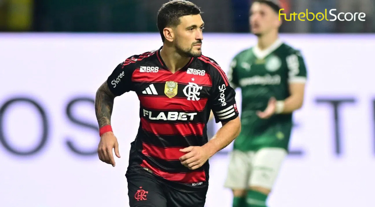 Arrascaeta brilha novamente como carrasco, Flamengo derrota Palmeiras e cola na liderança do Brasileirão
